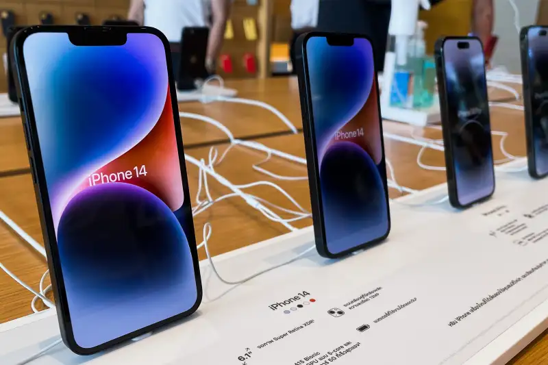 Display of smart phones at tech store