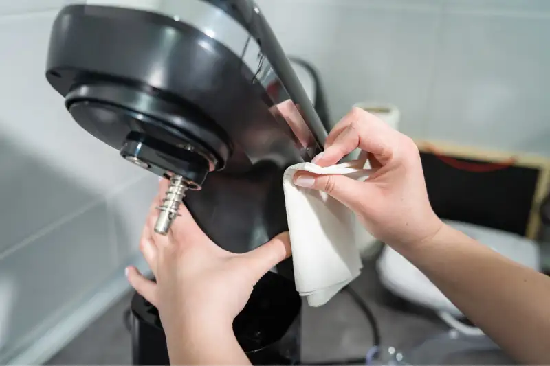 How to clean a stand mixer: in 5 easy steps