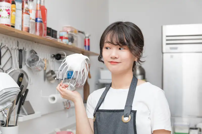 The baker is making preparation for her cake
