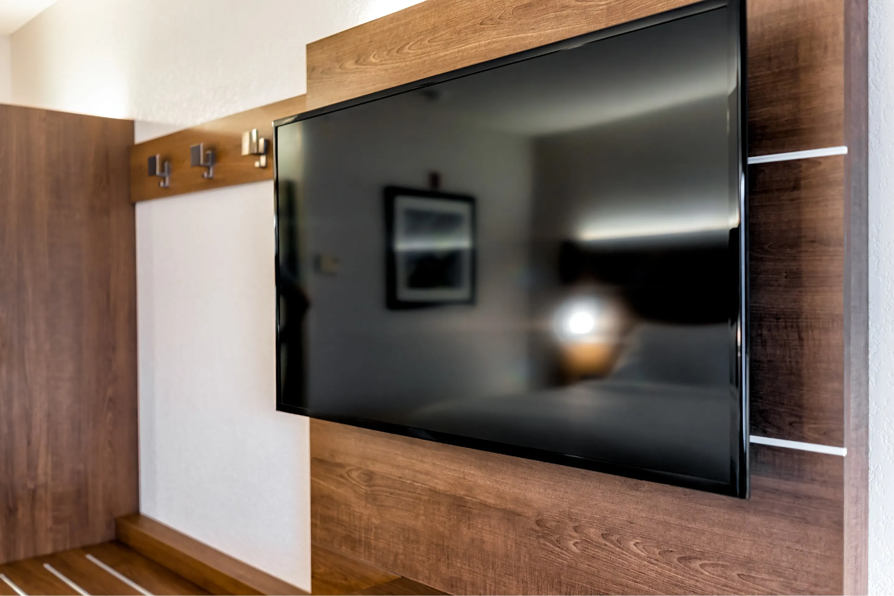 What’s the Best TV Screen Size for Your Bedroom?