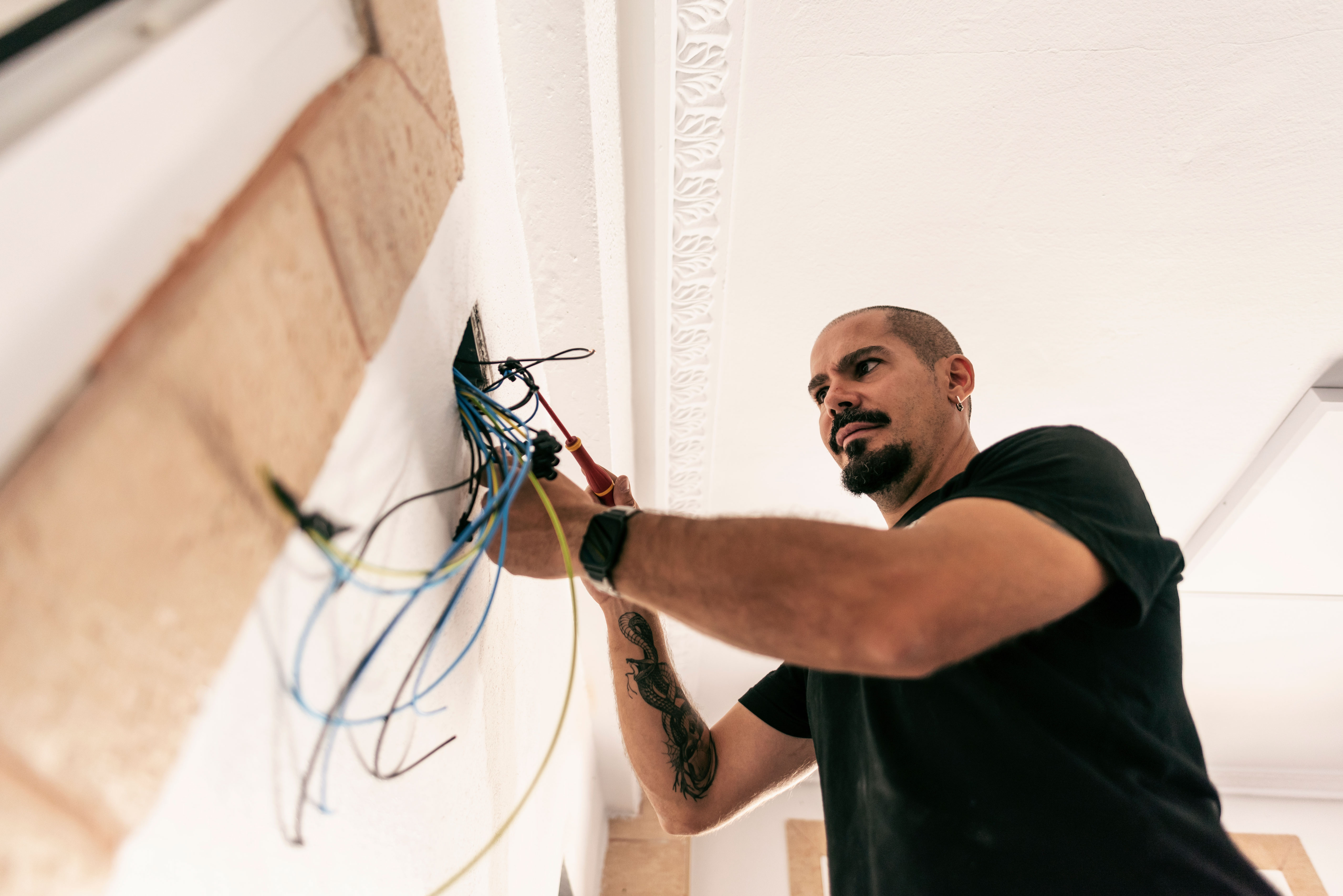 How to Hire Electricians