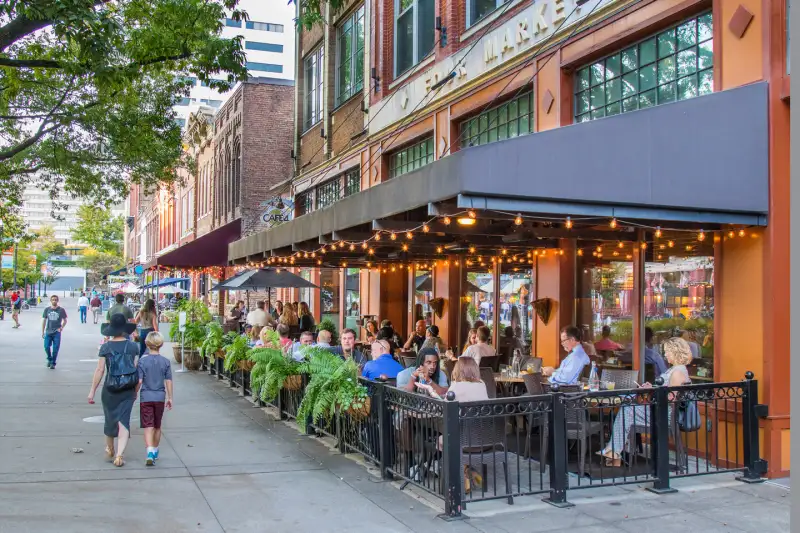 Outdoor dining in Knoxville