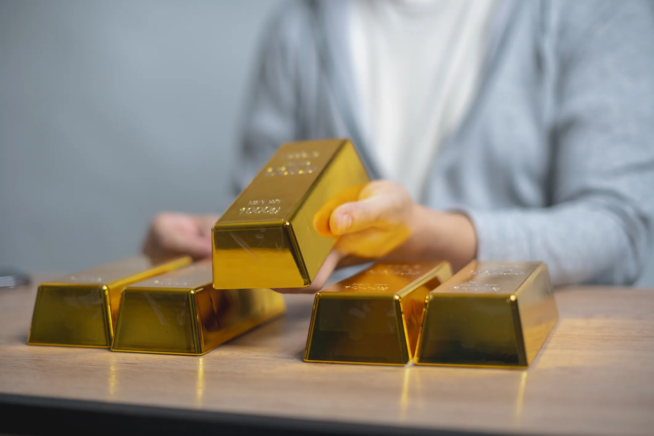 Should You Add Gold to Your Portfolio Before the Fed Cuts Rates?
