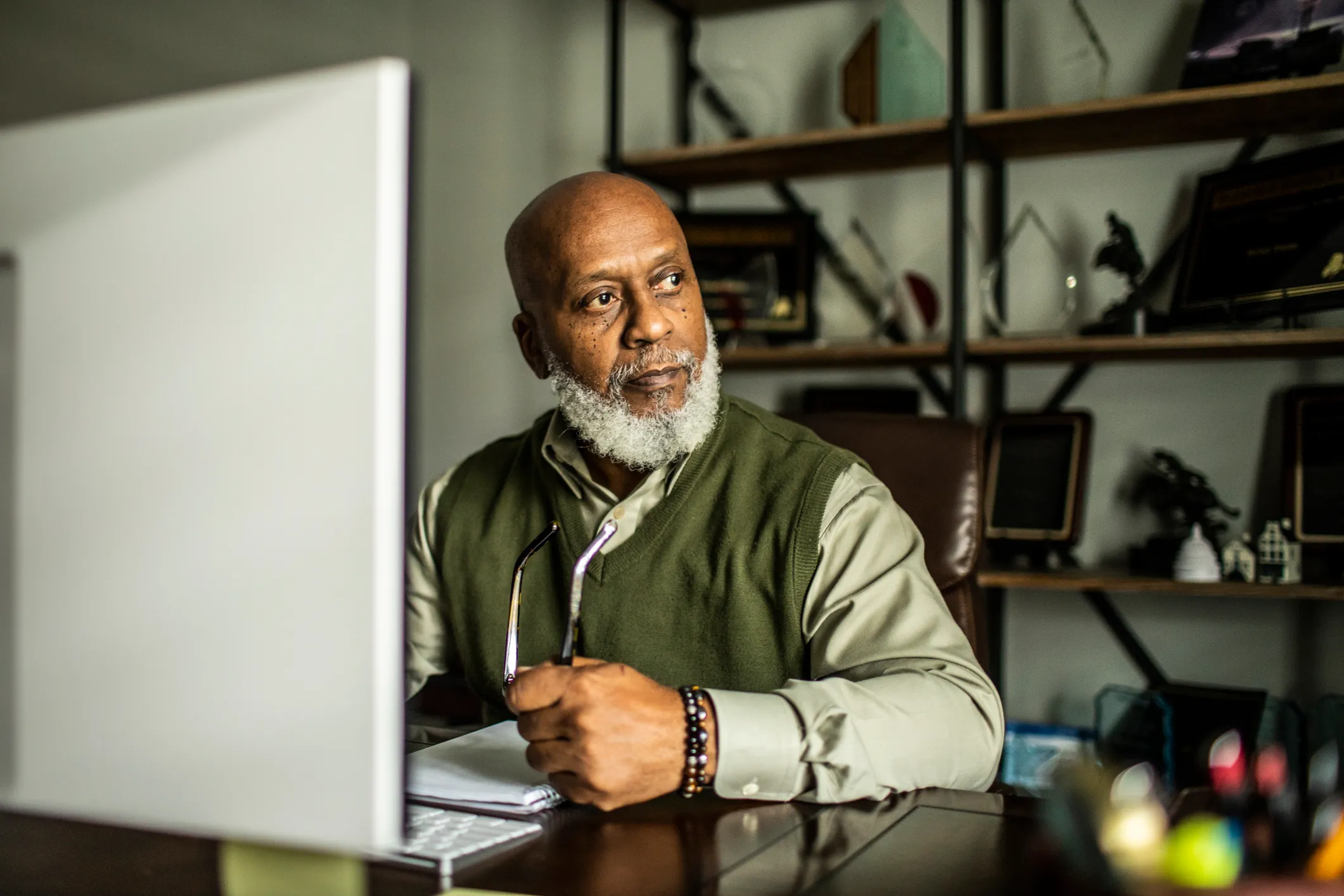 MoneyWireDaily — The ‘Still Working’ RMD Exception That Can Delay 401(k) Withdrawals — But Not IRA Withdrawals